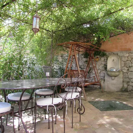 Bacchus, Provence Villa