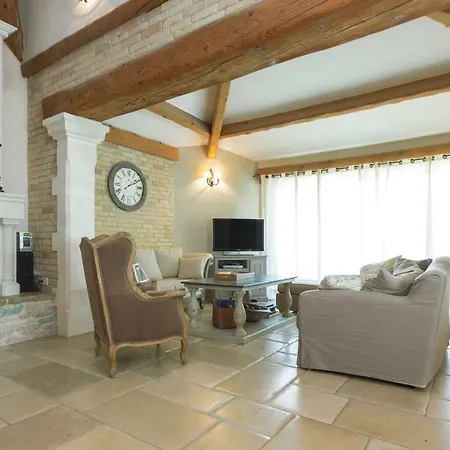 Bacchus, Provence Villa